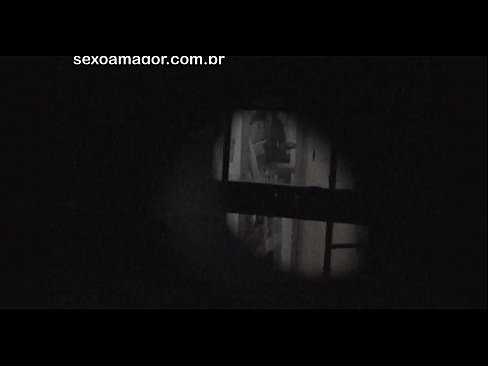❤️ Бландзінка таемна здымаецца на відэа з суседскага вуаерыста, схаванага за пустымі цэгламі ️❌ Супер порна у нас ❌❤